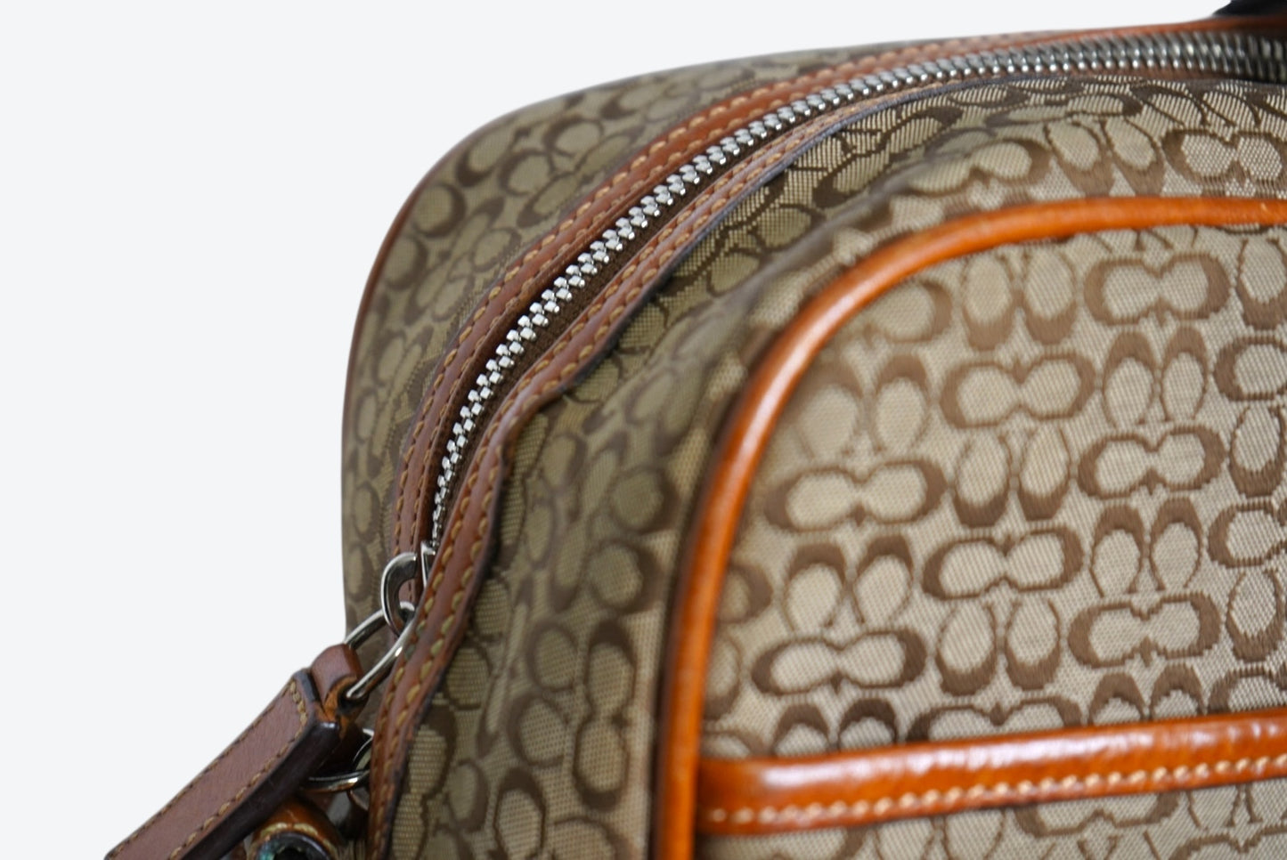 Y2K Logo Messenger Bag (M0885-F70058)