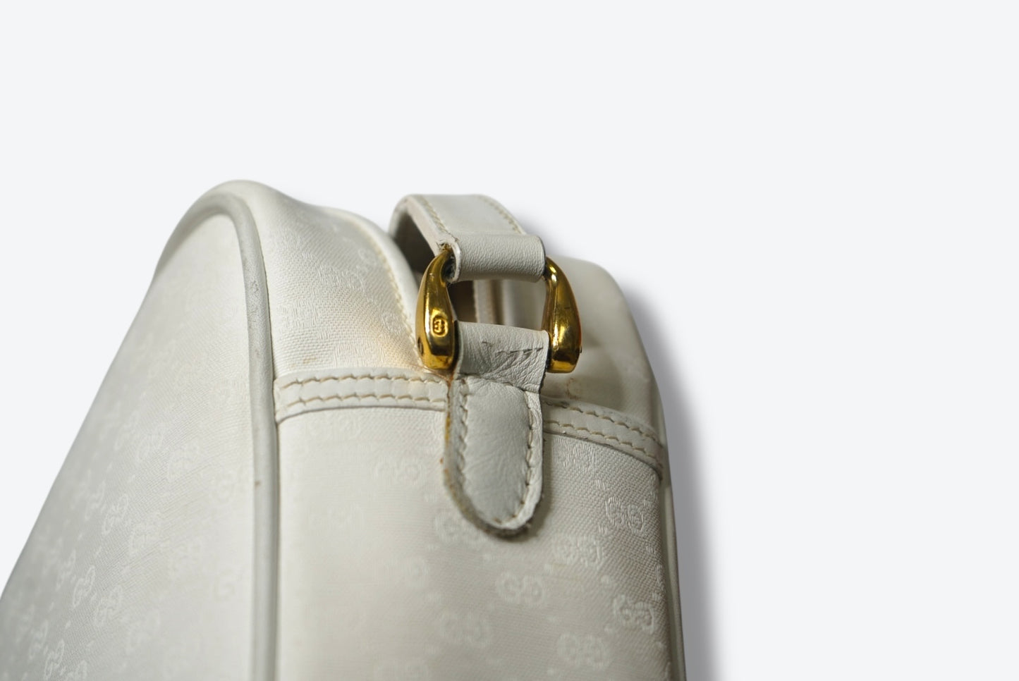 #92C. 1980s/1990s Vintage Gucci Monogram Crossbody Bag – Cream White (flaking inside)