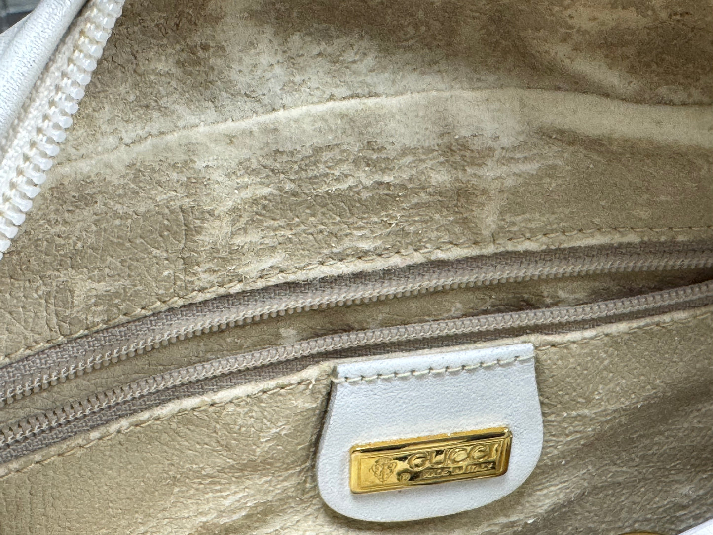 #92C. 1980s/1990s Vintage Gucci Monogram Crossbody Bag – Cream White (flaking inside)