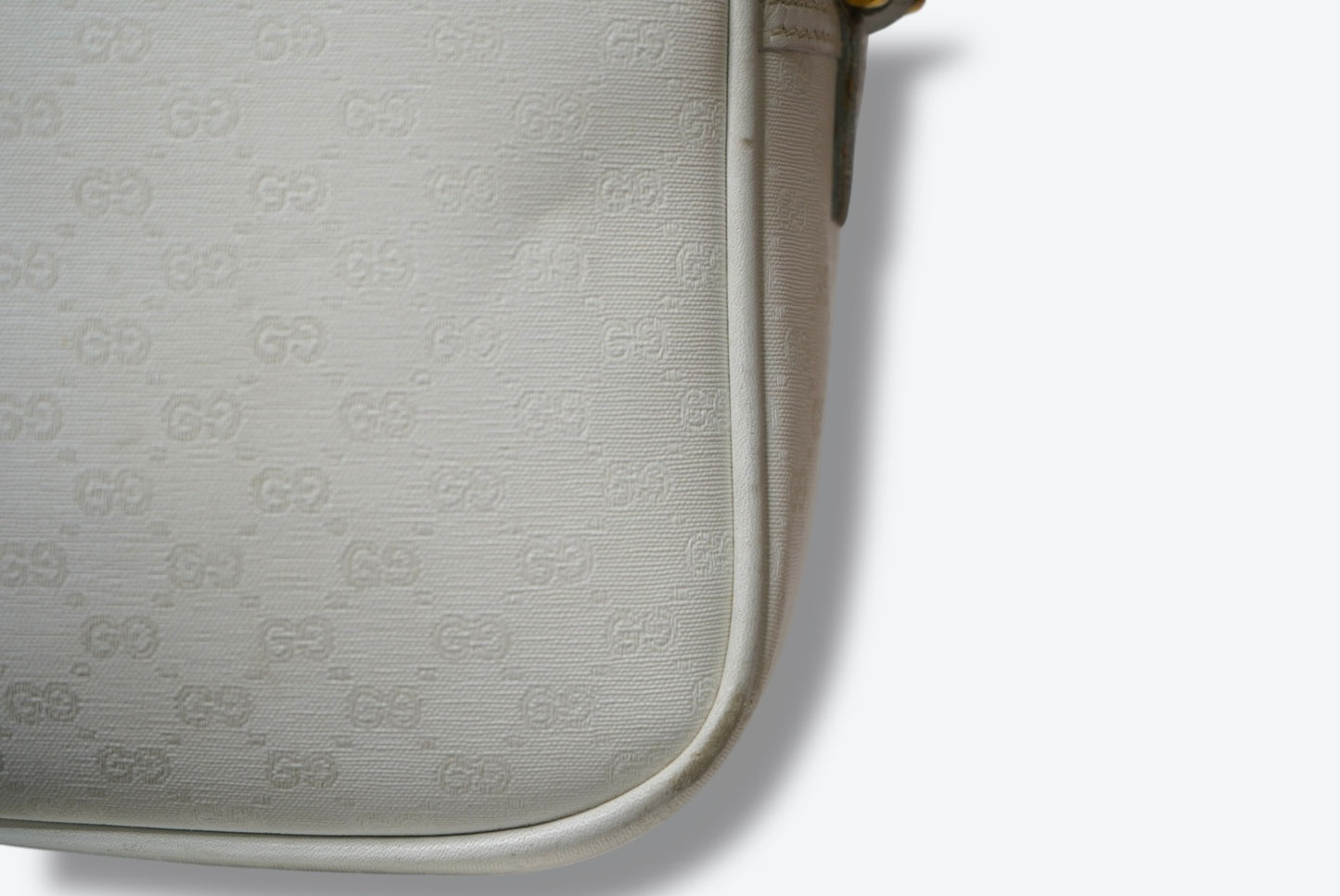 #92C. 1980s/1990s Vintage Gucci Monogram Crossbody Bag – Cream White (flaking inside)