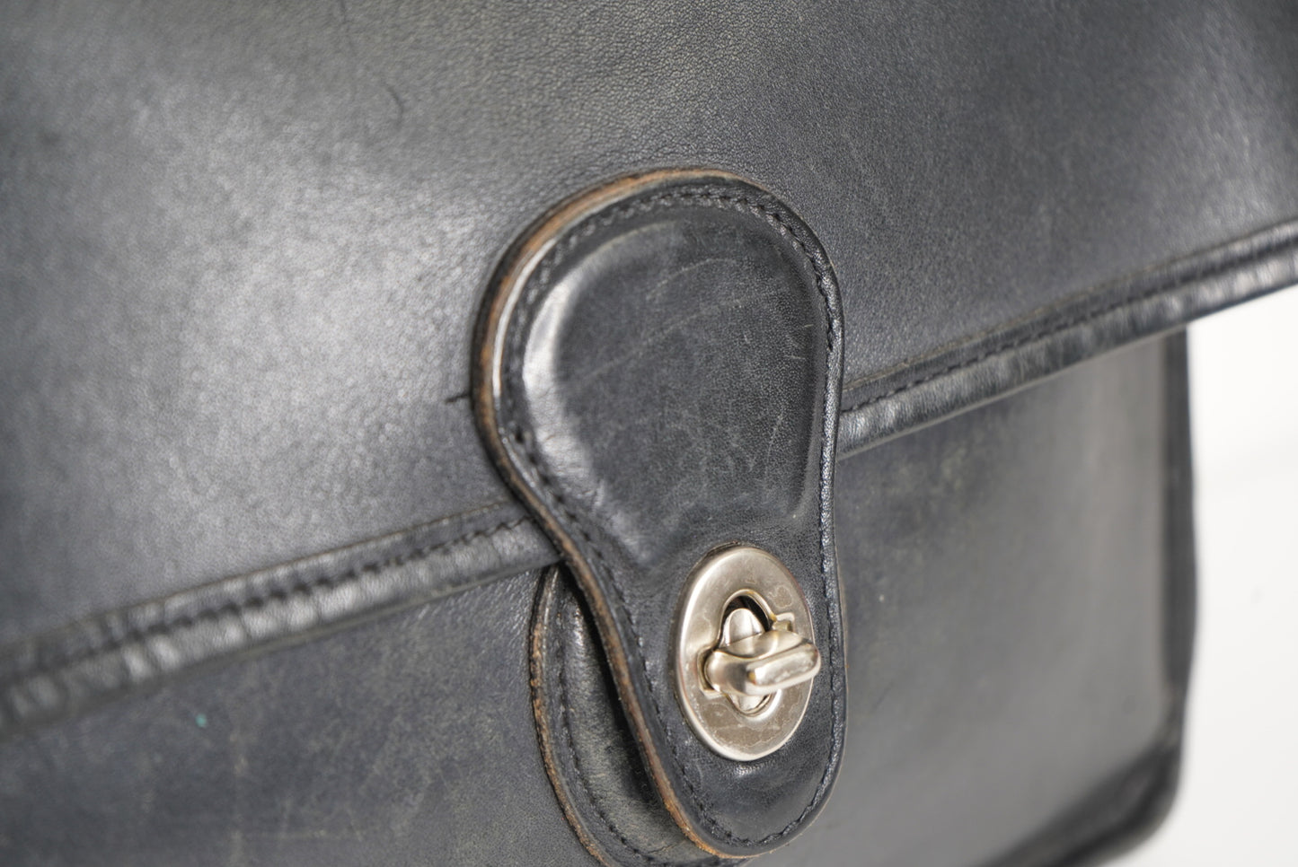 Y2K Coach Legacy “Willis Station Bag” - Sliver Hardware (A9P-9927)