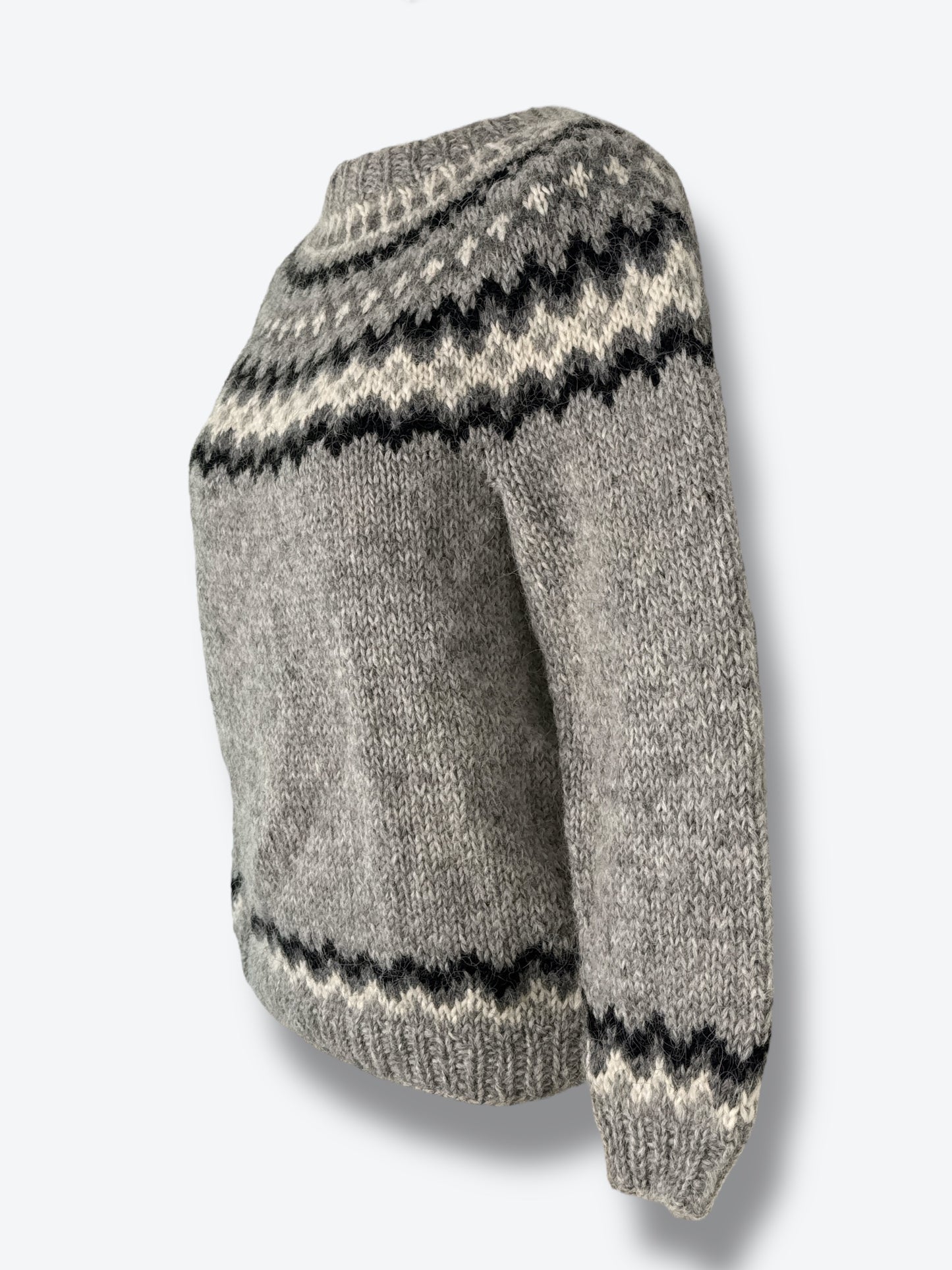 Vintage Icelandic Wool Sweater – Hand-Knit Fair Isle Pattern