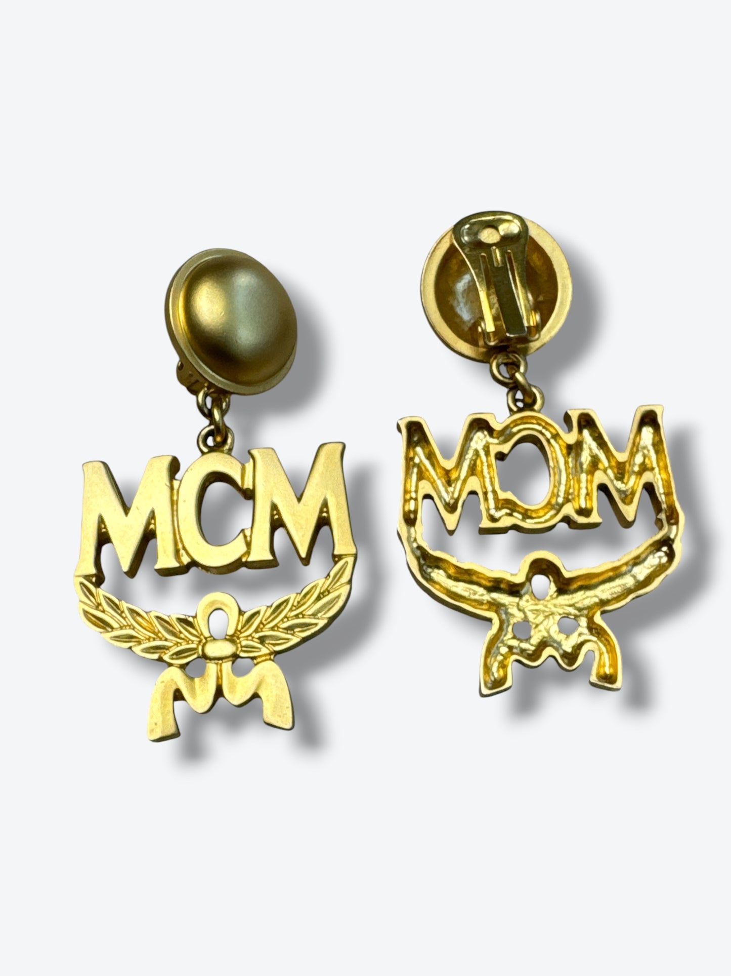 1980s MCM Logo Laurel Wreath Clip-On Earrings – Gold Tone