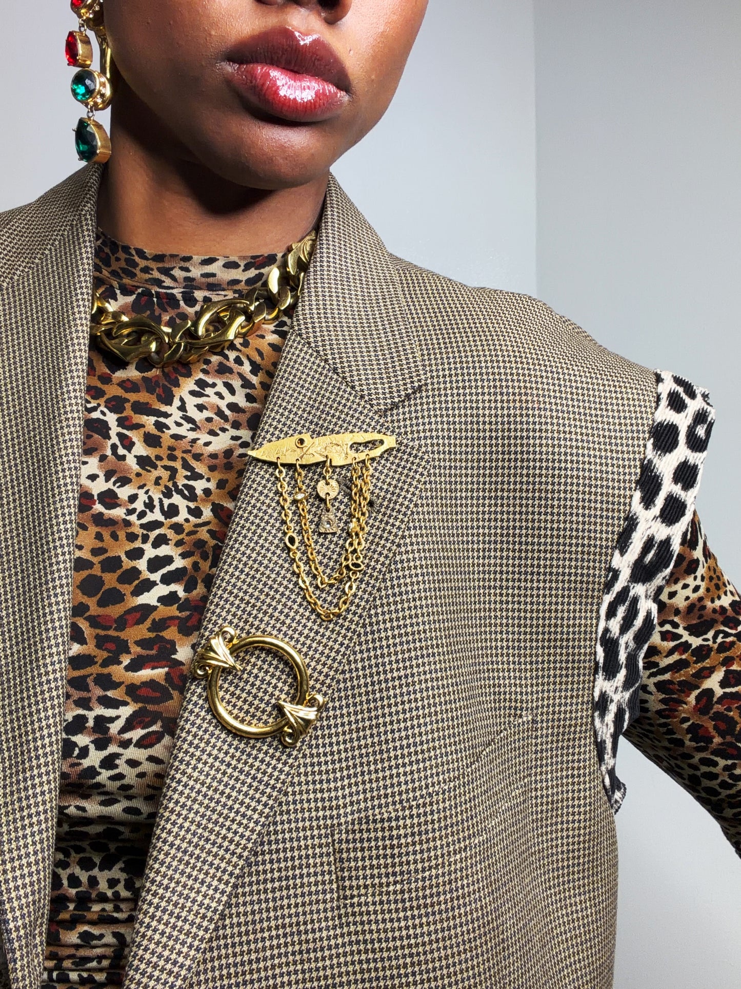 1970s Unique Dangle Gem Brooch