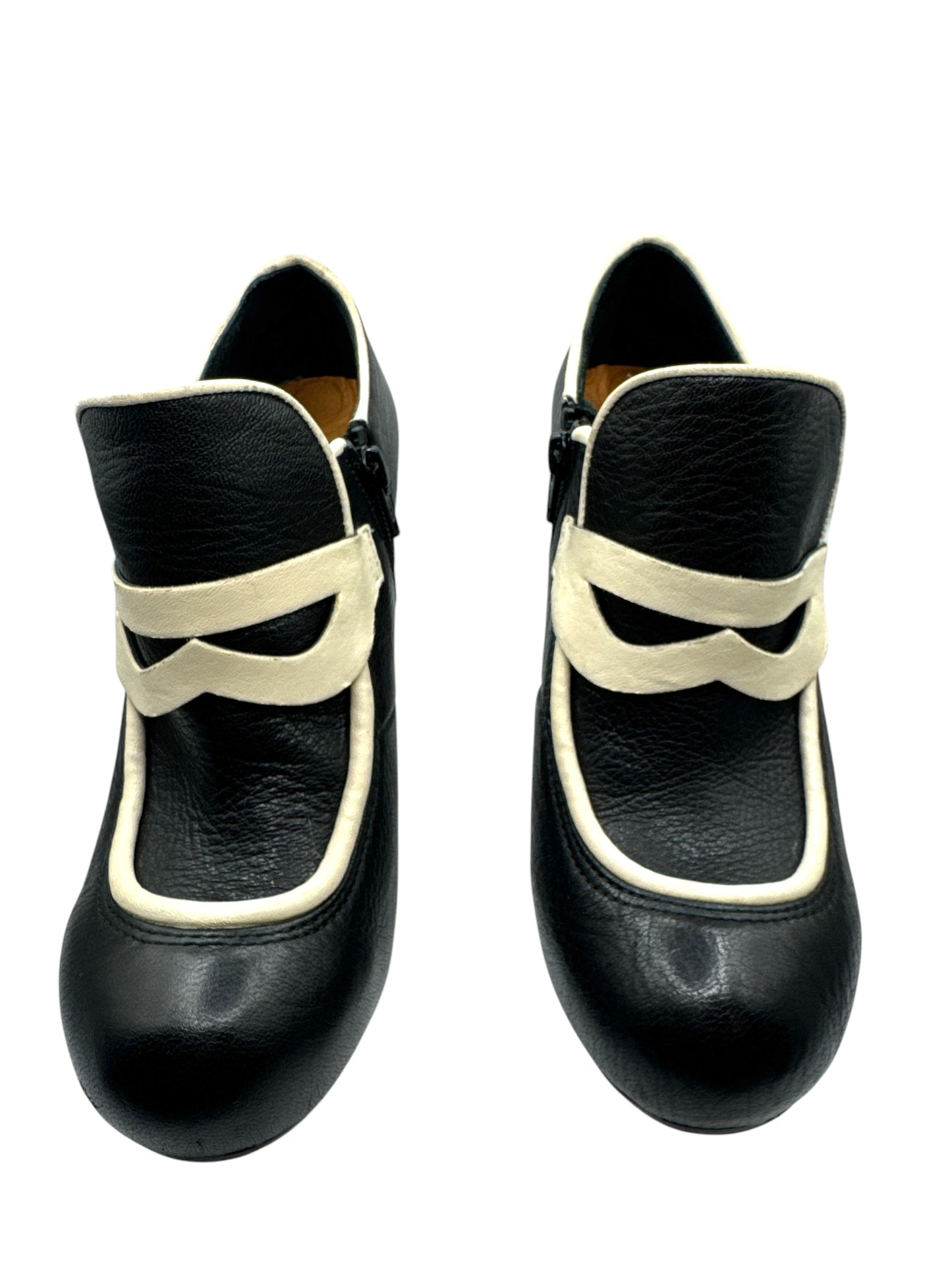 Vintage Chie Mihara Black and Creme Heeled Loafers