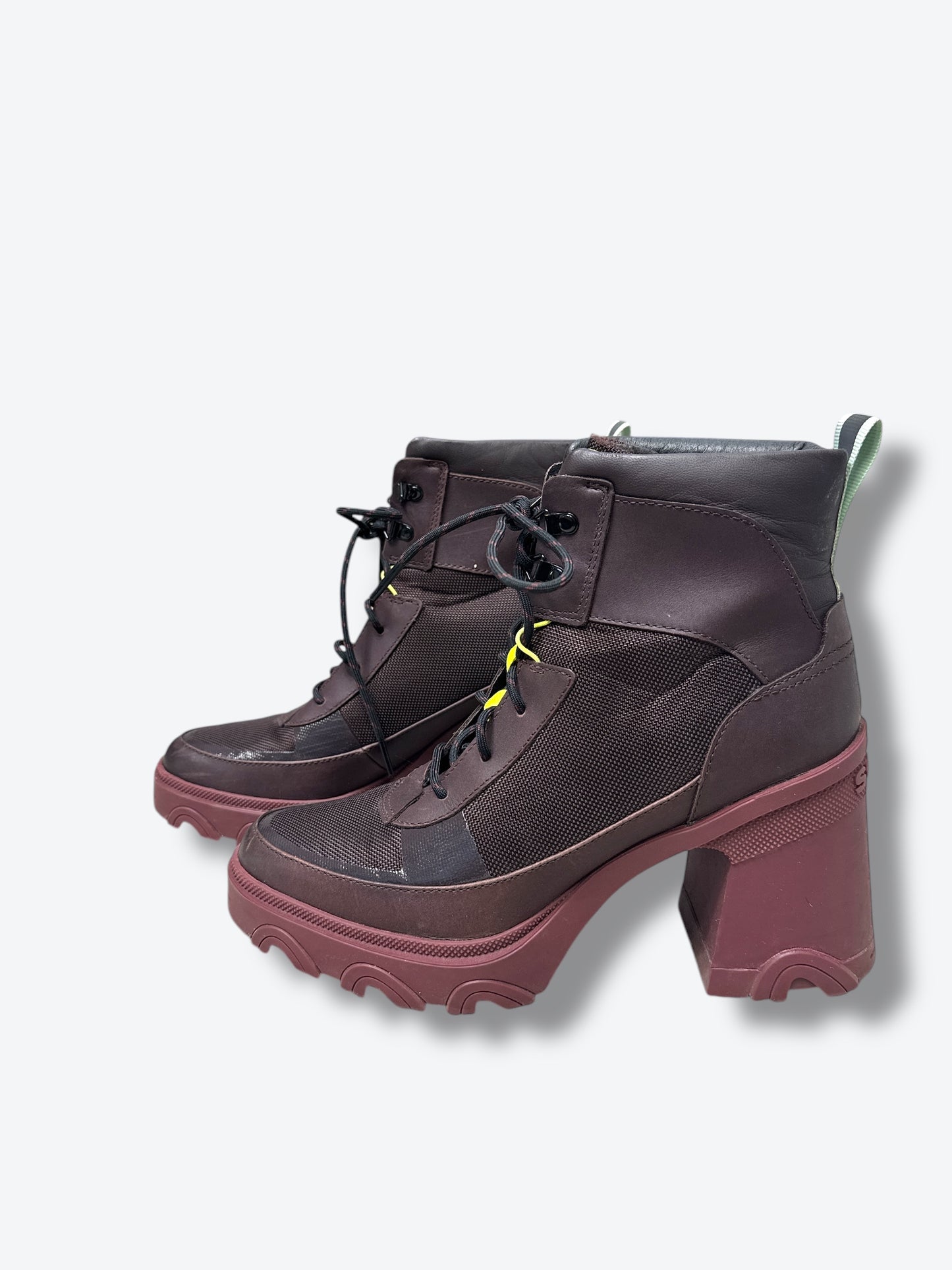 Trend: Sorel Oxblood Rubber Rain Boots