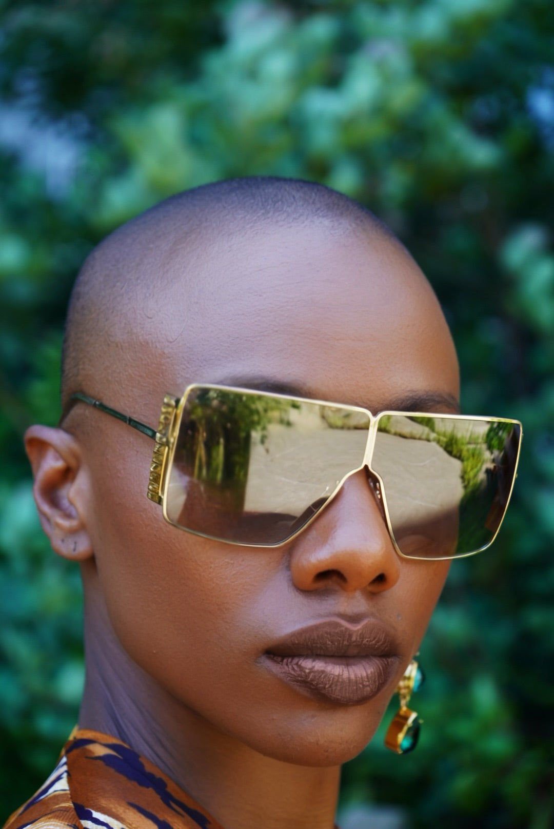 Trend: Swarovski Crystal High Glam Gold Frame Sunglasses