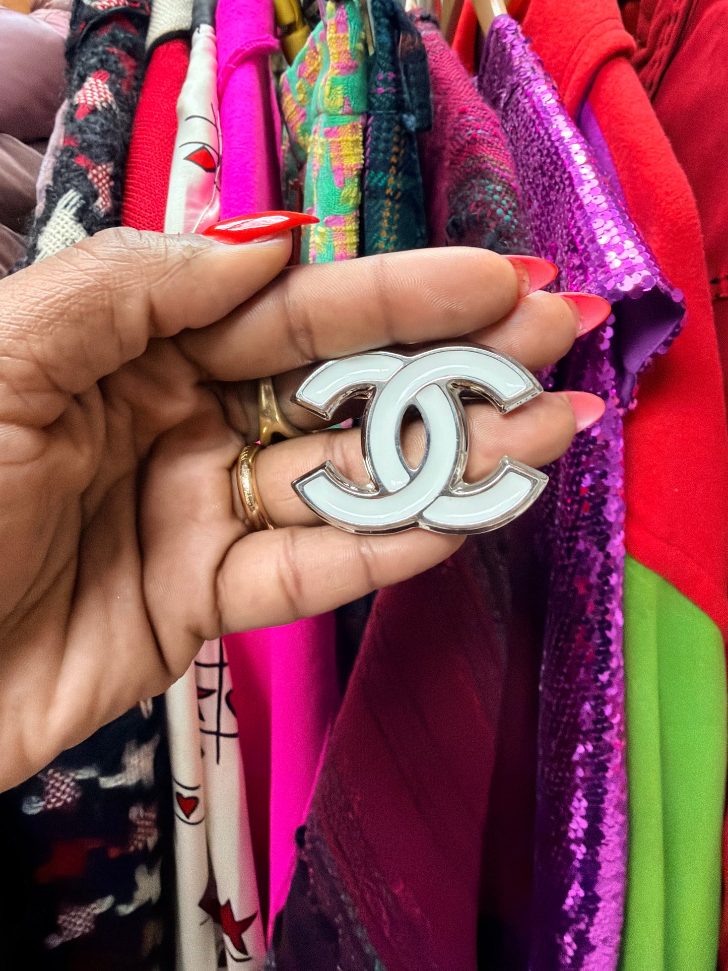 Vintage Chanel Interlocking CC Brooch – Silver Tone Statement Pin