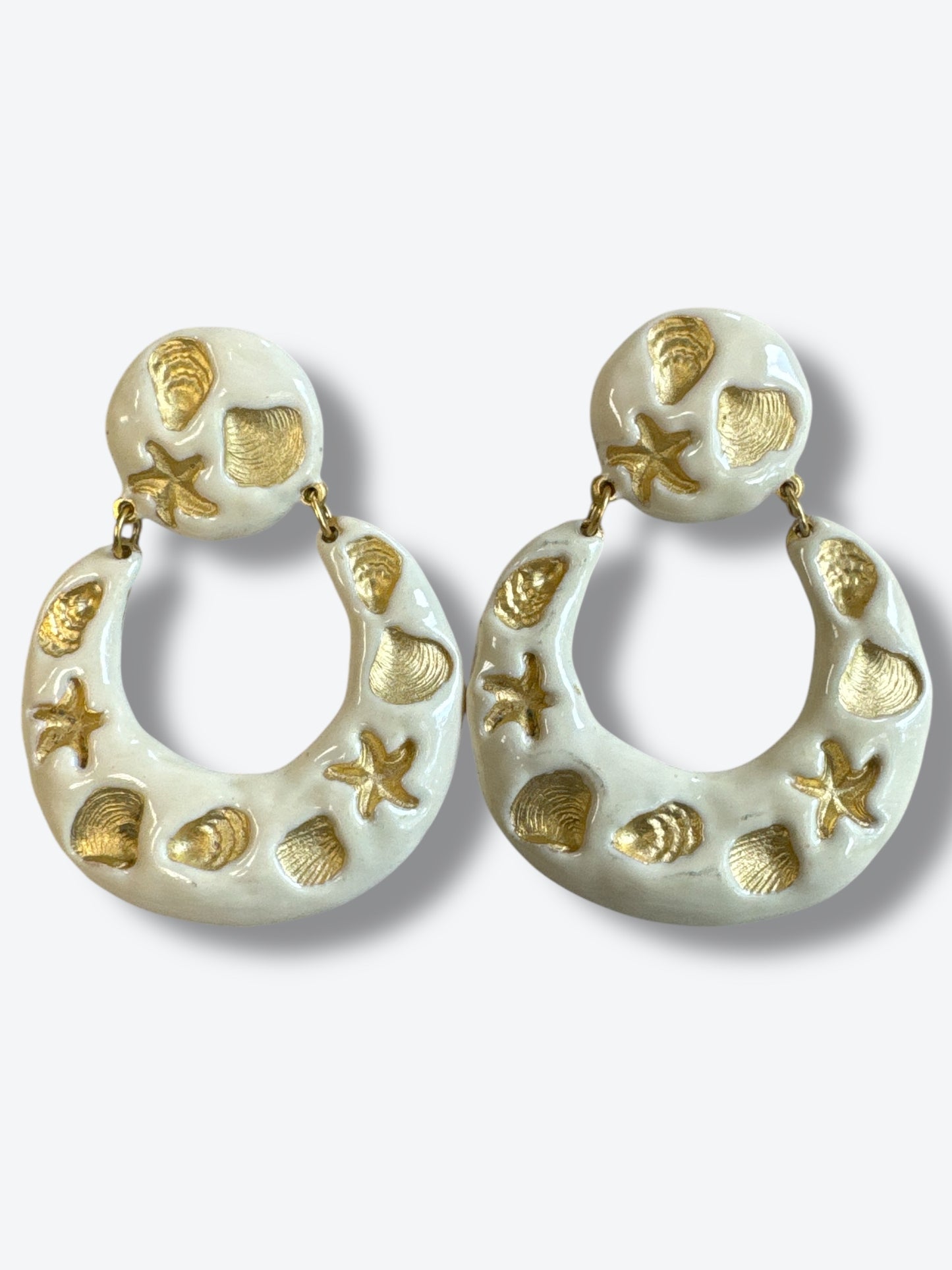 Vintage Creme Seas Shell Hoops (Unsigned - Clips)