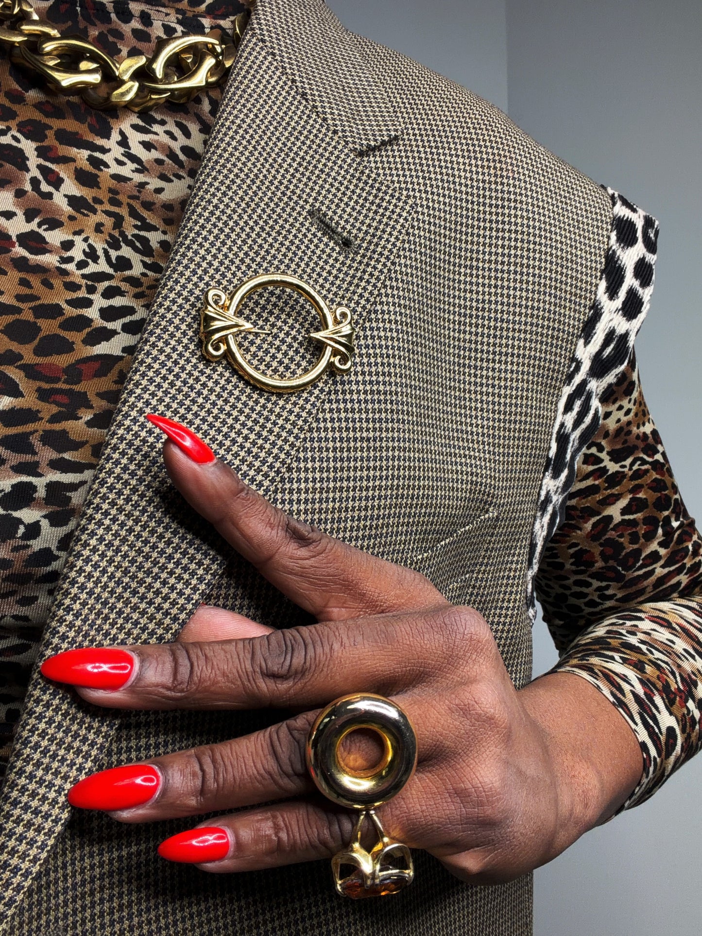 1980s/90s Monet Gold Circular Brooch (Signed)