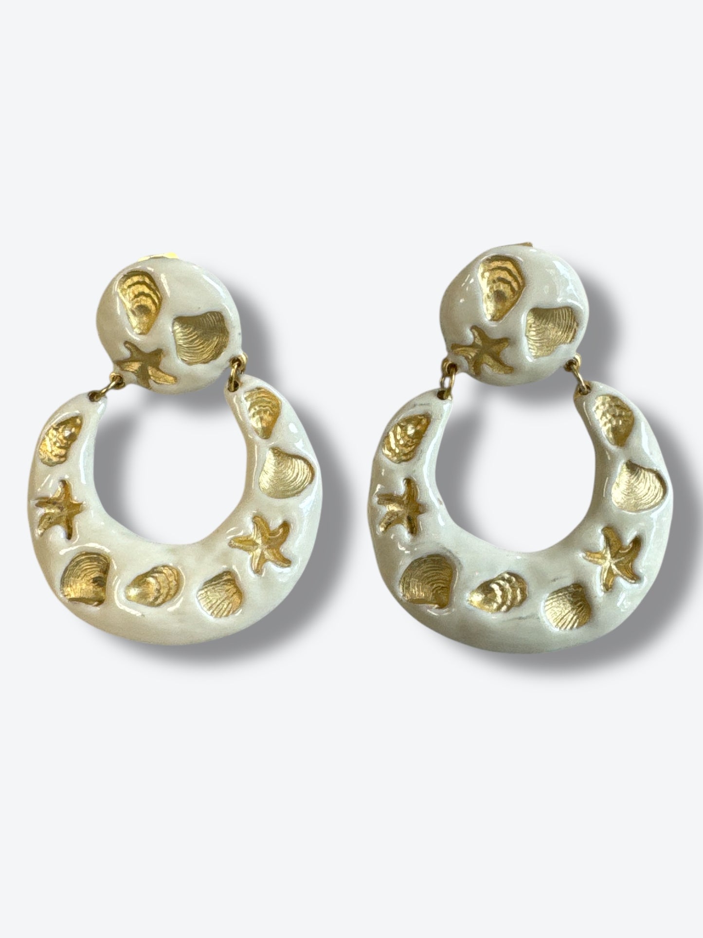 Vintage Creme Seas Shell Hoops (Unsigned - Clips)