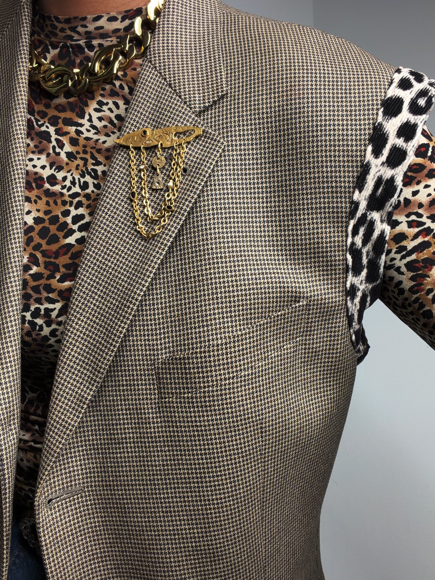 1970s Unique Dangle Gem Brooch