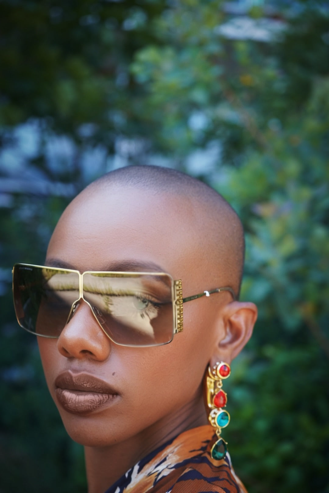 Trend: Swarovski Crystal High Glam Gold Frame Sunglasses