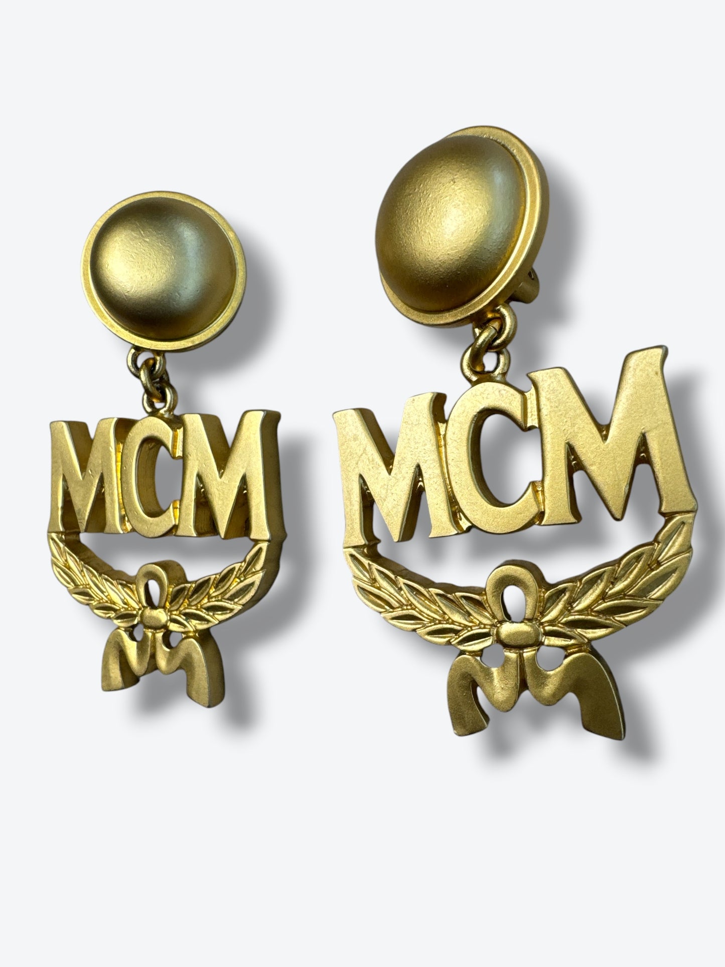 1980s MCM Logo Laurel Wreath Clip-On Earrings – Gold Tone
